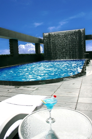 Imagen de la piscina del Hotel Jianguo Guangzhou. Foto 11