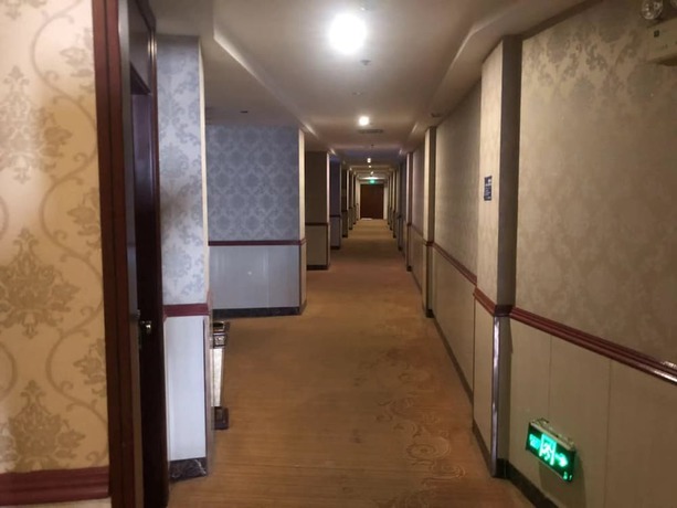 Imagen de los interiores del Hotel Jiaxing Yijiangnan Holiday. Foto 19