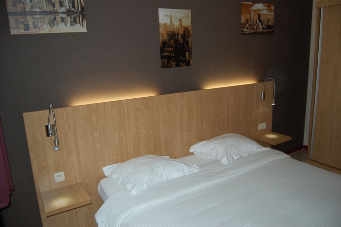 Imagen de la habitación del Hotel Jill Brussels. Foto 7