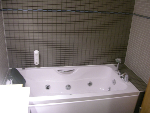 Imagen de la habitación del Hotel Jill Brussels. Foto 8