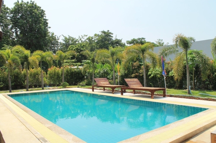 Imagen de la piscina del Hotel Jim Guest House Kanchanaburi. Foto 19