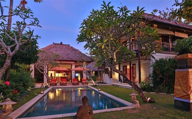 Imagen de la habitación del Hotel Jimbaran Beach Villas By Nakula. Foto 10