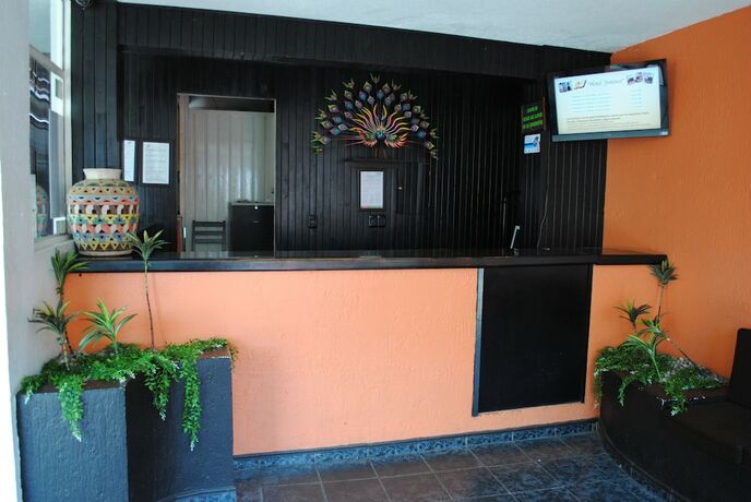 Imagen de los interiores del Hotel Jim&eacute;nez. Foto 24
