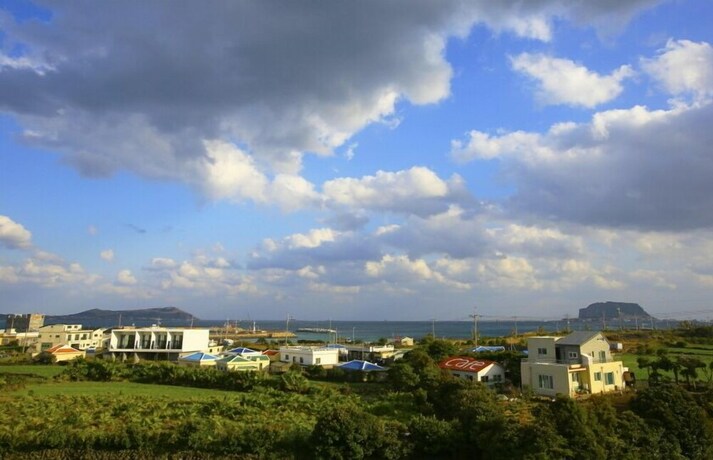 Imagen de los exteriores del Hotel Jimian. Foto 30