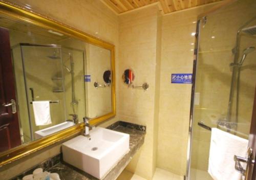 Imagen de la habitación del Hotel Jin Cheng International Holiday. Foto 8