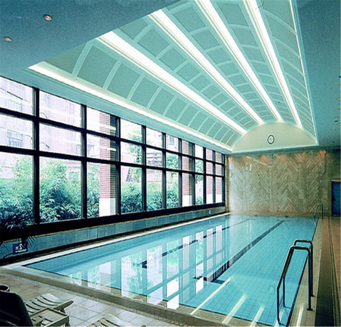 Imagen de la piscina del Hotel Jin Jiang Shanghai. Foto 16