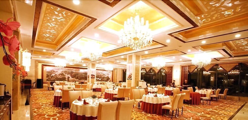 Imagen del bar/restaurante del Hotel Jinan Zhuo Rui. Foto 4