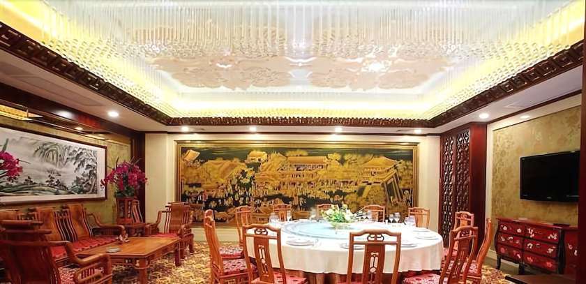 Imagen del bar/restaurante del Hotel Jinan Zhuo Rui. Foto 5