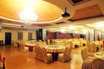 Imagen del bar/restaurante del Hotel Jinding Longhu. Foto 2