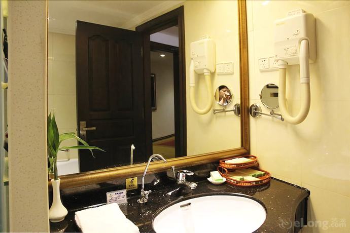 Imagen de la habitación del Hotel Jindu Crown Hotel - Jiangxi. Foto 5