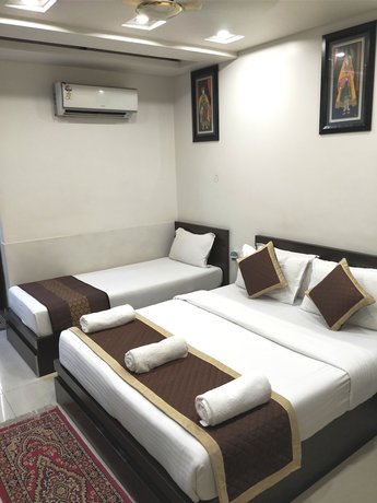 Imagen de la habitación del Hotel Jinendra Palace. Foto 2