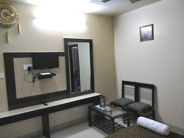 Imagen de la habitación del Hotel Jinendra Palace. Foto 5