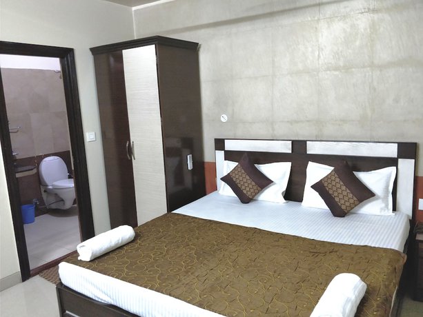Imagen de la habitación del Hotel Jinendra Palace. Foto 6