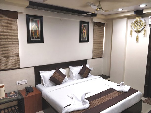 Imagen de la habitación del Hotel Jinendra Palace. Foto 7