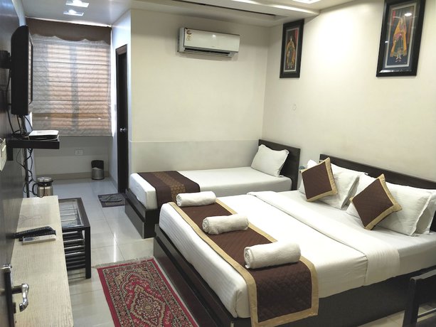 Imagen de la habitación del Hotel Jinendra Palace. Foto 8