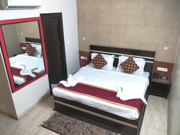 Imagen de la habitación del Hotel Jinendra Palace. Foto 9