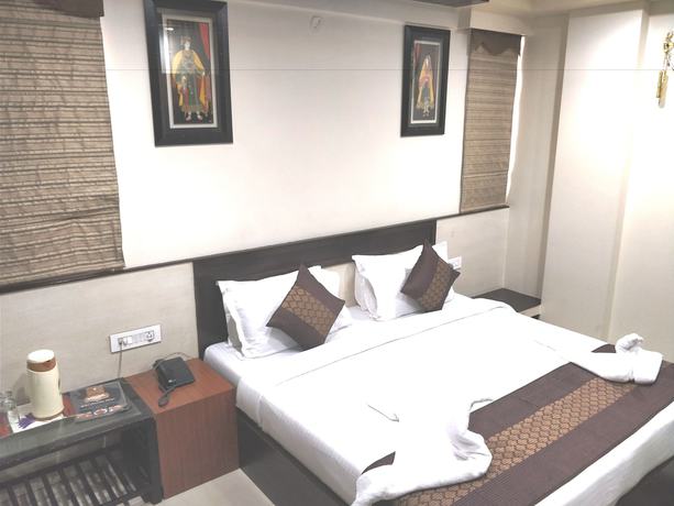 Imagen de la habitación del Hotel Jinendra Palace. Foto 10