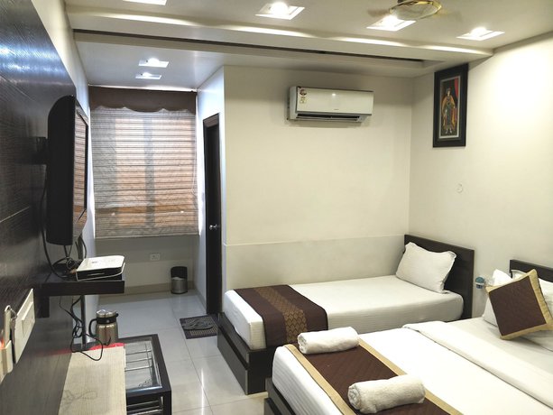Imagen de la habitación del Hotel Jinendra Palace. Foto 13