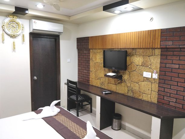 Imagen de la habitación del Hotel Jinendra Palace. Foto 15