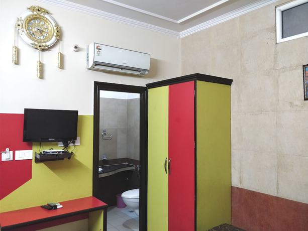 Imagen de la habitación del Hotel Jinendra Palace. Foto 16