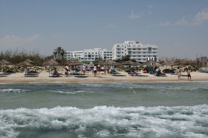 Imagen de los exteriores del Hotel Jinene. Foto 7