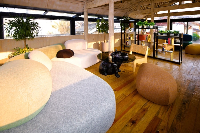 Imagen de los interiores del Hotel Jinghua Inn. Foto 15