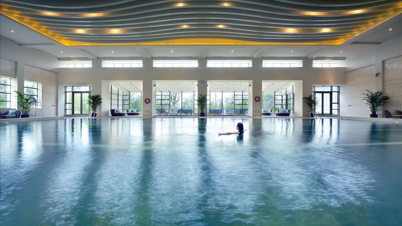 Imagen de la piscina del Hotel Jinji Lake Grand. Foto 18
