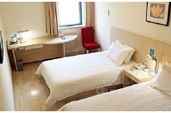 Imagen de la habitación del Hotel Jinjiang Inn Central Qingdao Hangzhou Road. Foto 5