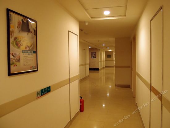 Imagen de los interiores del Hotel Jinjiang Inn Dalian Jiefang Road. Foto 6