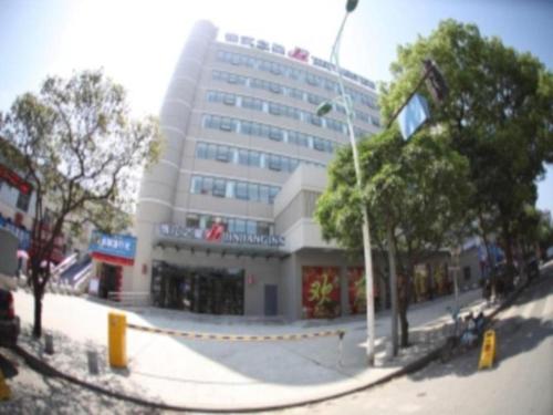 Imagen general del Hotel Jinjiang Inn Danjiangkou Station Road. Foto 7