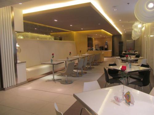 Imagen del bar/restaurante del Hotel Jinjiang Inn Linyi Luozhuang. Foto 4