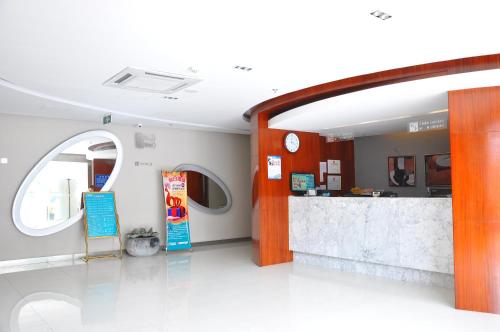 Imagen de la habitación del Hotel Jinjiang Inn Qingdao Hai'er Road. Foto 9