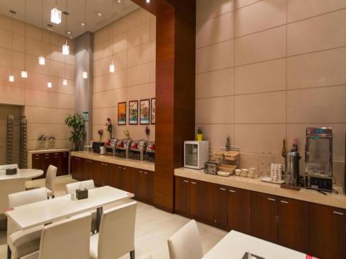 Imagen general del Hotel Jinjiang Inn Select Nanjing South Railway Station North Square. Foto 3