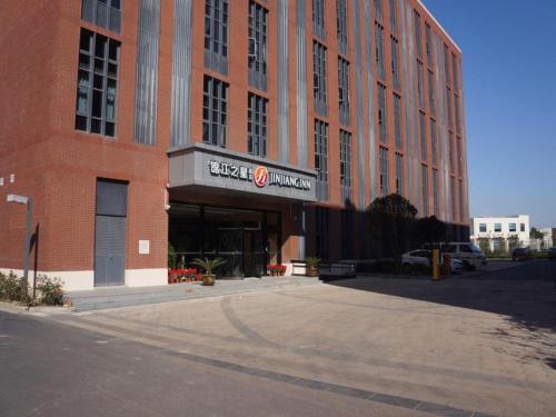 Imagen general del Hotel Jinjiang Inn Select Shanghai International Tourism and Resorts Zone Chuansha Road Subway Station. Foto 1