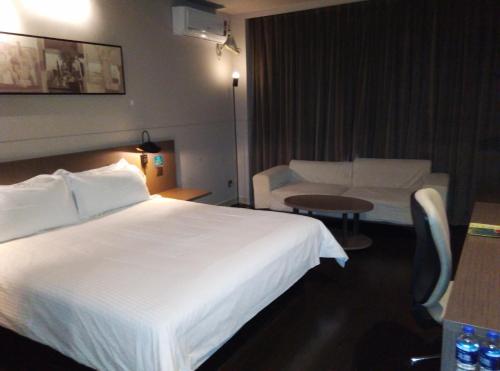 Imagen de la habitación del Hotel Jinjiang Inn Select Zhenjiang Middle Yangzi Road. Foto 7