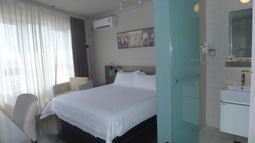 Imagen de la habitación del Hotel Jinjiang Inn Select Zhenjiang Middle Yangzi Road. Foto 9