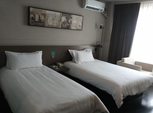 Imagen general del Hotel Jinjiang Inn Select Zhenjiang Middle Yangzi Road. Foto 1