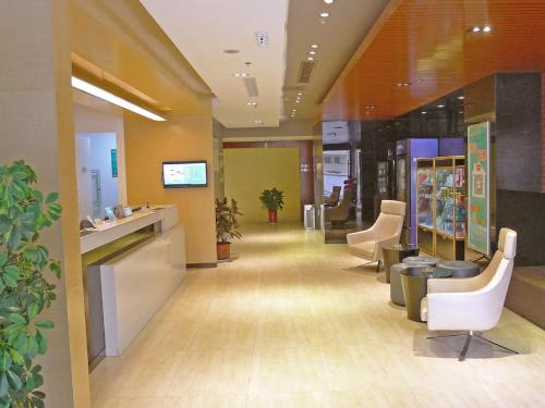 Imagen general del Hotel Jinjiang Inn Select Zhenjiang Middle Yangzi Road. Foto 5