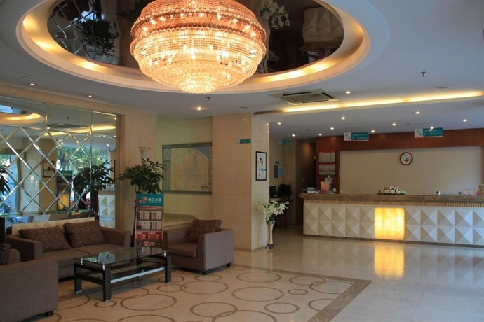 Imagen de los interiores del Hotel Jinjiang Inn Shanghai Baoyang Dock. Foto 3