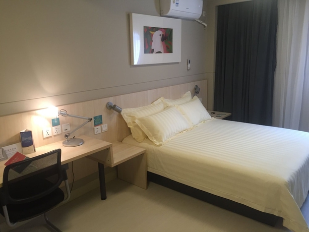 Imagen de la habitación del Hotel Jinjiang Inn Shenzhen Airport. Foto 3