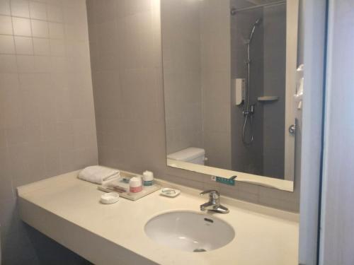 Imagen de la habitación del Hotel Jinjiang Inn Xi'an Exhibition Centre Zhangba East. Foto 8