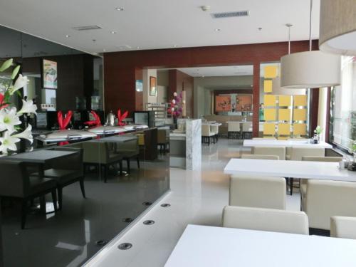 Imagen del bar/restaurante del Hotel Jinjiang Inn Xiangyang Nanshan Tanxi Road. Foto 4