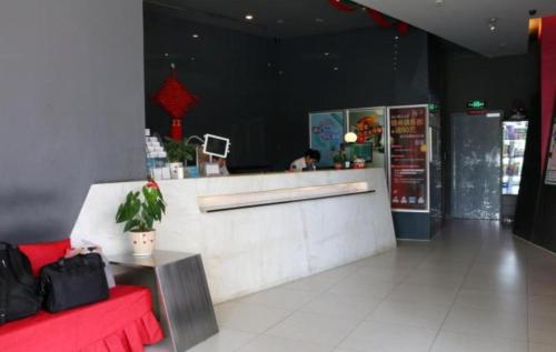Imagen general del Hotel Jinjiang Inn Zhuhai Xiangzhou Qinglv Middle Road Theater. Foto 6