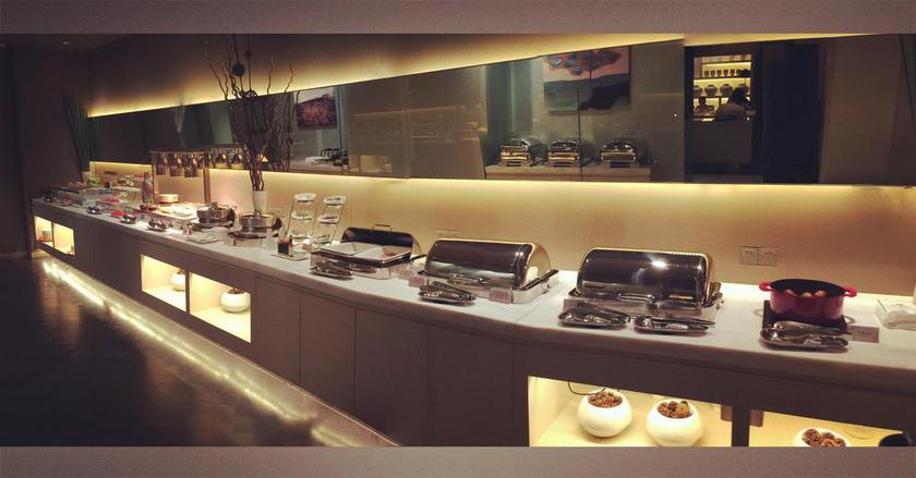 Imagen del bar/restaurante del Hotel Jinjiang Metropolo Hotel Classiq Shanghai Jing'an. Foto 4