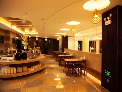 Imagen general del Hotel Jinjiang Metropolo - Liyang Tianmu Lake. Foto 2