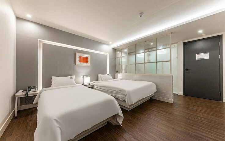 Imagen de la habitación del Hotel Jinju Brown Dot Jinjuseong Branch. Foto 16