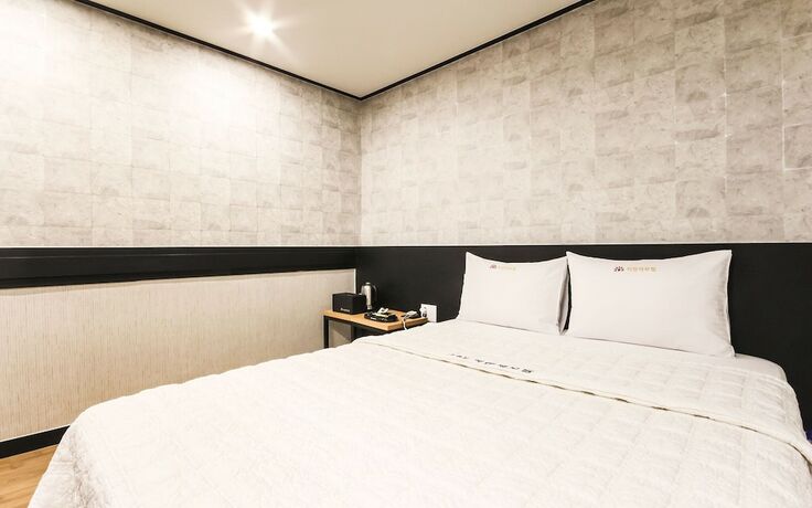 Imagen general del Hotel Jinju Chungmugongdong Firenze. Foto 11