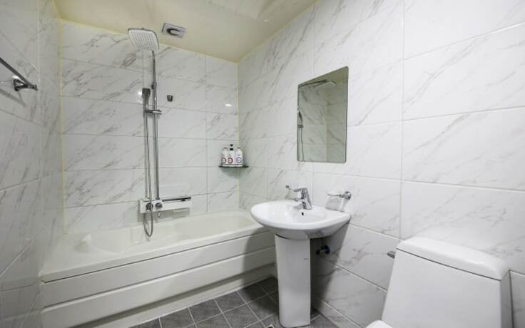 Imagen de la habitación del Hotel Jinju Feel. Foto 13