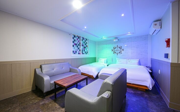 Imagen de la habitación del Hotel Jinju Feel. Foto 16