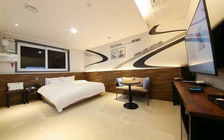 Imagen general del Hotel Jinju Hot. Foto 1
